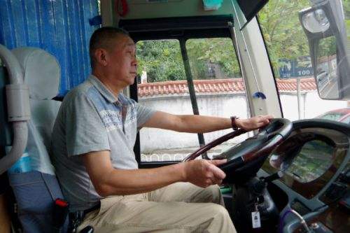鴻鳴大巴租車平臺:大巴車司機(jī)但求問心無愧